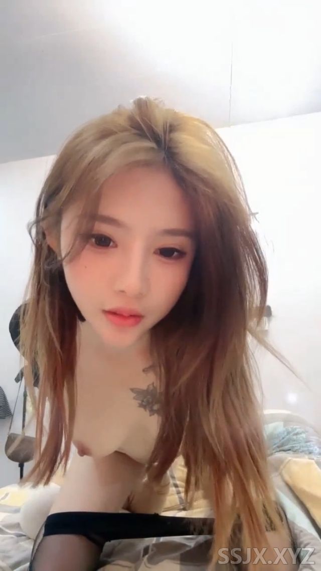 [2V/1.09G]沈思悲剧 – 07年极品纹身小太妹付费直播，神仙颜值，极品大长腿，揉奶自慰撩骚 第十弹